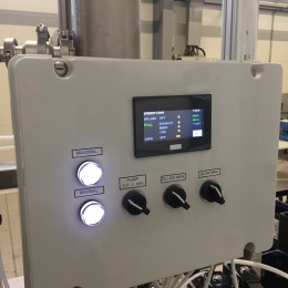 Poloautomatická mycí linka na plnění piva do láhví ze skla