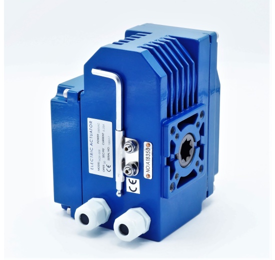 elektrický servomotor s mechanickým ovládáním