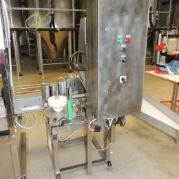 Etiketovací automat pro nápojový průmysl