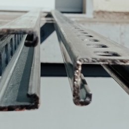 Nosník montážní perforovaný| 41x25 detail