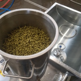 detail chmelení, nádoba na chmel Hops Drop