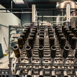 Zásobník na láhve, plnička automatická