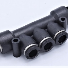 Rozdělovací kus DN 8 mm nástrčné šroubení z plastu