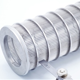 detail štěrbinového síta - průlina 0,8 mm