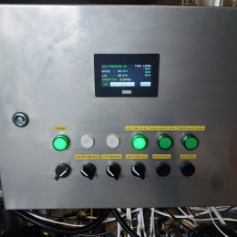 Automatická myčka a plnička KEG sudů, detail