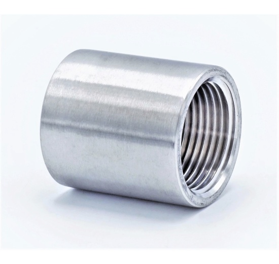 pevná nerezová armatura spojující v přímém směru dvě trubky