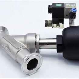 Pneumaticky ovládaný ventil se šikmým sedlem s clamp připojením + příslušenství