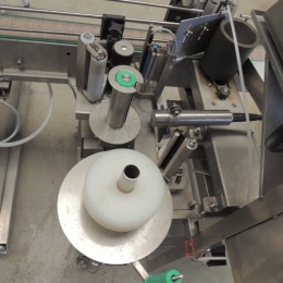 Automatická etiketovačka pro skleněné láhve - pivo, víno, limonáda, soda, alko i nealko nápoje