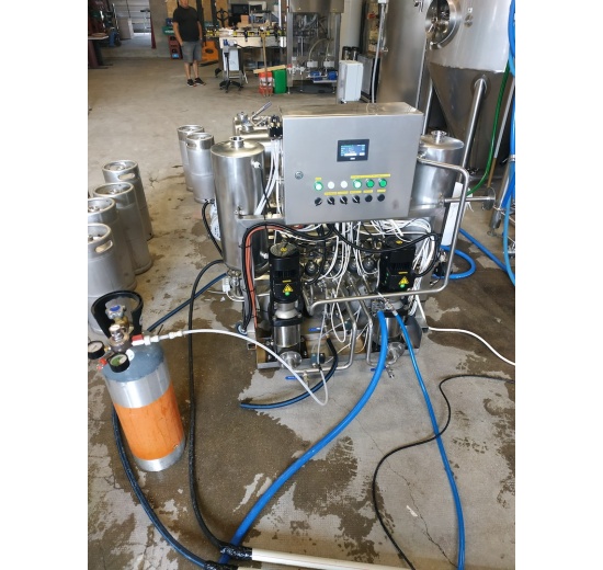 Automatická myčka a plnička KEG sudů