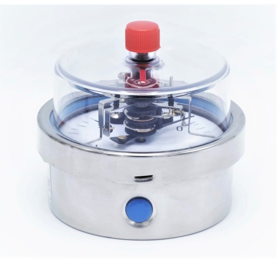 manometr se spínacími kontakty