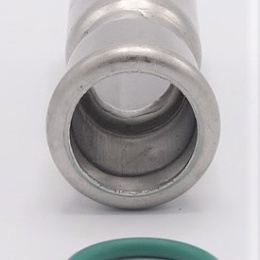 Redukce lisovací (redukovaná vsuvka) M/F 22/18 mm, nerezová