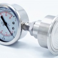 celonerezový manometr s oddělovací membránou, 0-1 bar, clamp připojení