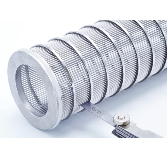 detail štěrbinového síta o průlině 0,55 mm