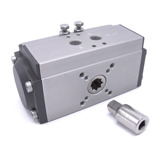 Unašeč pneupohonu pro kulový kohout, čep 8x8 mm