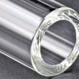 detail borosilikátového skla Simax - síla stěny 4 mm