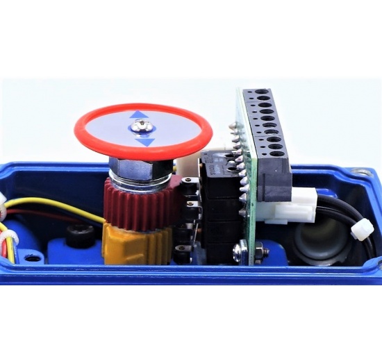 detail elektrického servomotoru