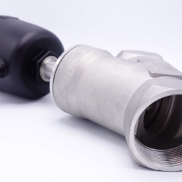 Pneumaticky ovládaný ventil se šikmým sedlem- 45°,  G-závit  2" těsnění PPS