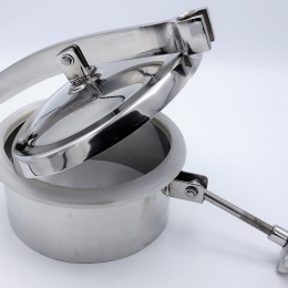 Netlakový průlez nerezový DN200