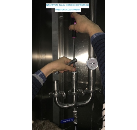 Hradící přístroj