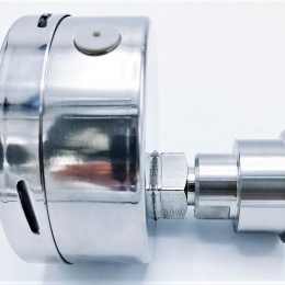 manometr s oddělovací membránou - boční pohled