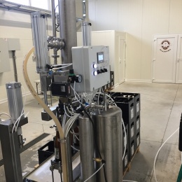 Poloautomatická mycí linka na plnění piva do láhví ze skla