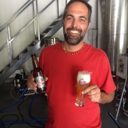 Poloautomatická mycí linka na plnění piva do láhví ze skla