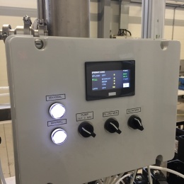 Poloautomatická plnící linka pro plnění cideru do skleněných láhví