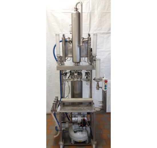 Poloautomatická plnička pro plnění cideru do skla