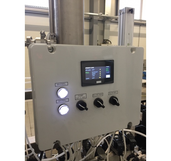 Poloautomatická plnička pro plnění do skleněných láhví