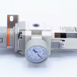 regulátor tlaku vzduchu + filtr + ochranný koš